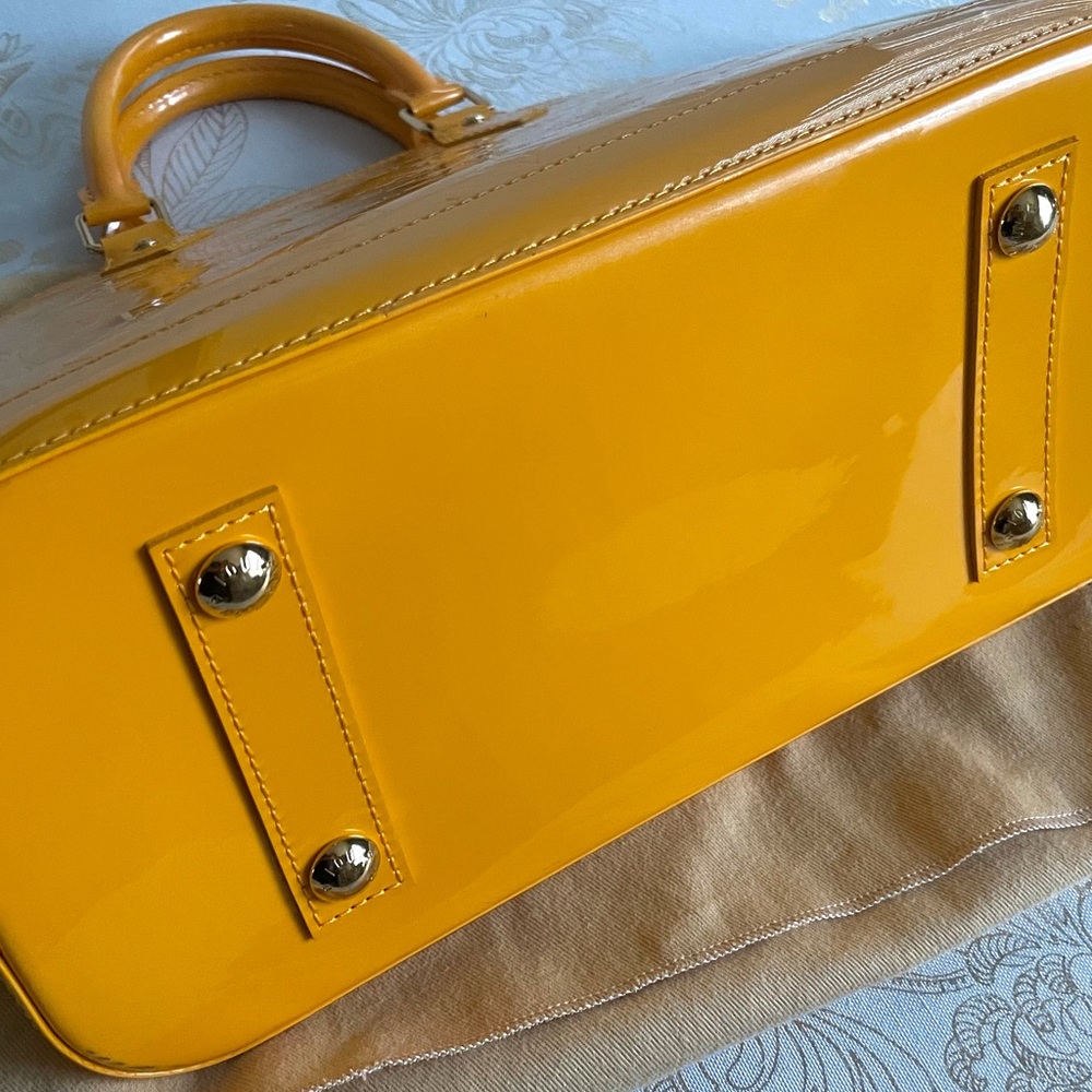 AUTHENTIC Louis Vuitton Jaune Passion Monogram Vernis Alma PM - Picture 9 of 16